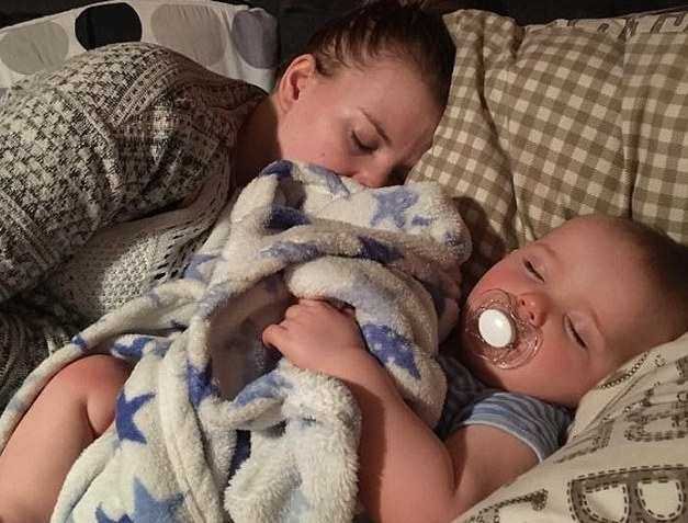 pai faz relato emocionante sobre sua mulher que deixou o Pai faz relato emocionante sobre sua mulher que deixou o trabalho para cuidar do filho