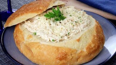 Pão aberto recheado com frango cremoso 2