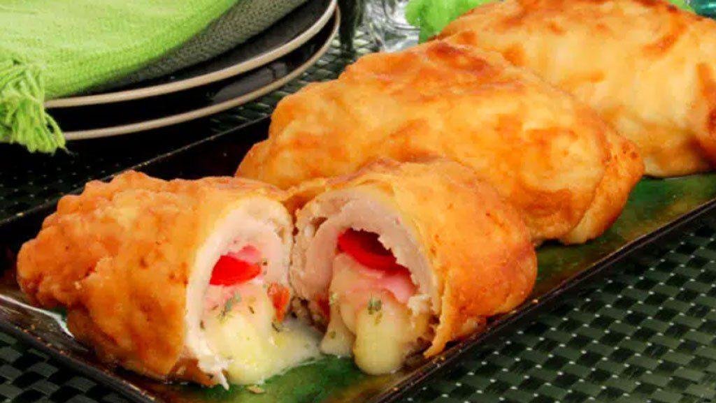 peito de frango empanado e recheado