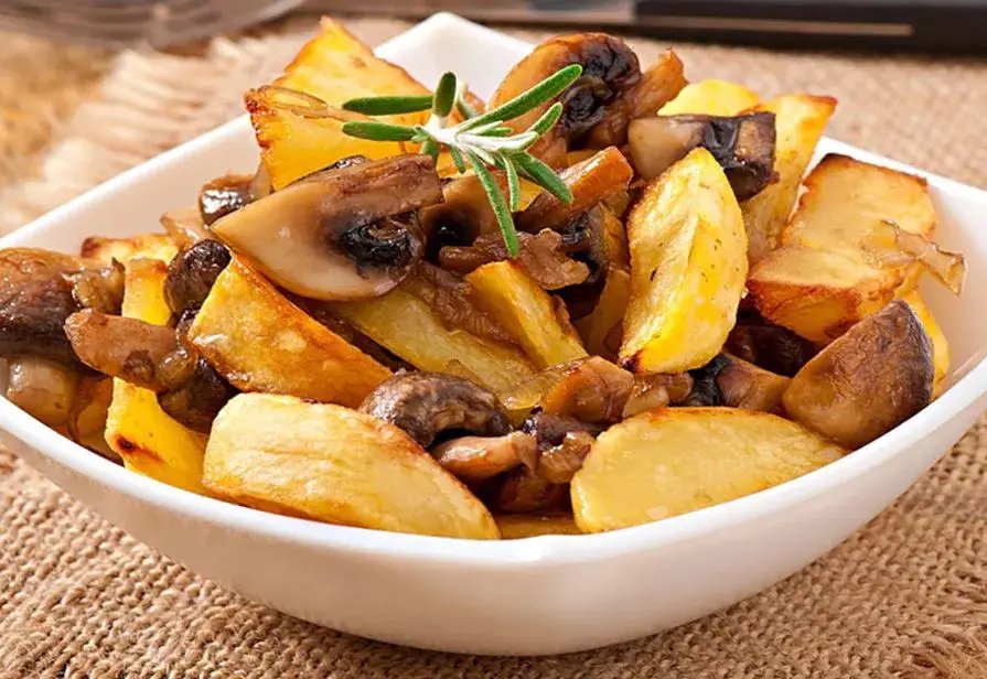 Caçarola de carne com batata e pimenta