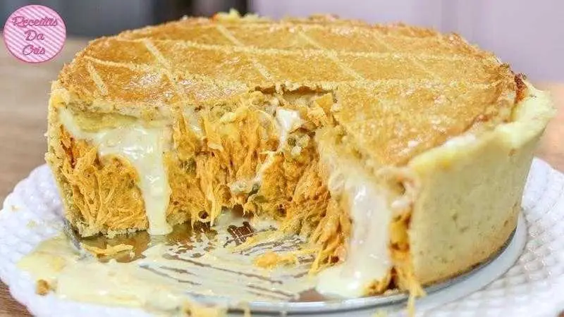 Receita de Empadão Cremoso de Frango com Requeijão