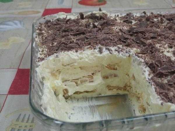 torta de biscoito com creme de manteiga Torta de biscoito com creme de manteiga