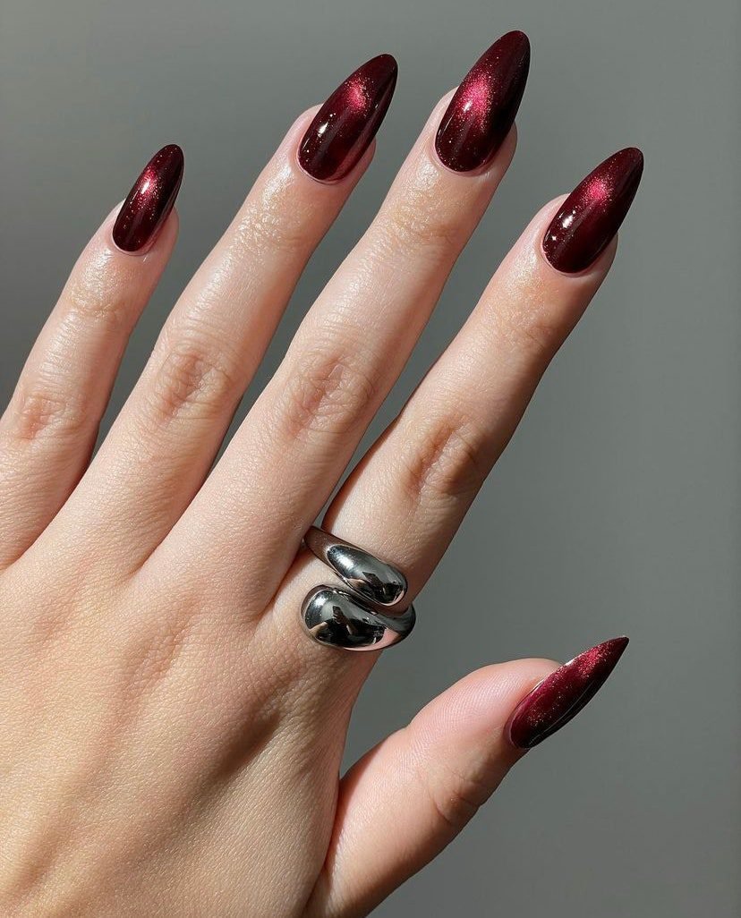 unhas de vinho 7 ideias para dar um toque Unhas vermelhas com efeito aveludado