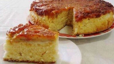 Bolo de banana que já sai recheado do forno