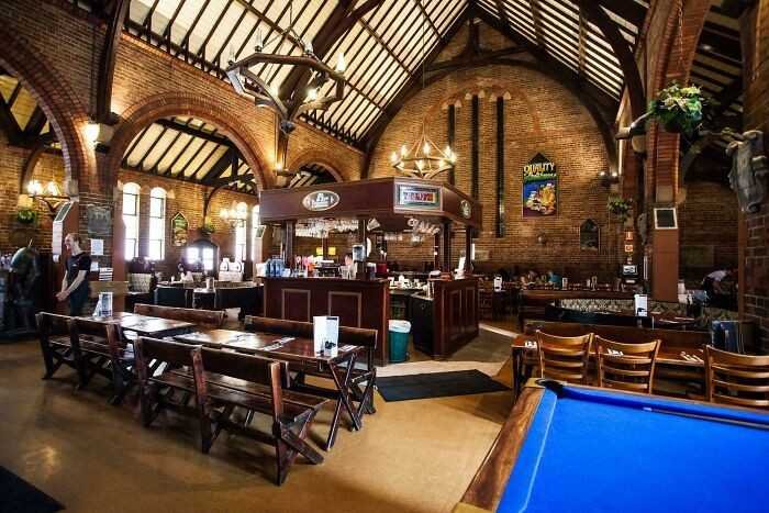 1625595327 268 22 Edificios que foram transformados em algo totalmente diferente de