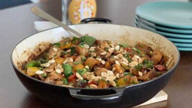 Pizza vegana com tomates