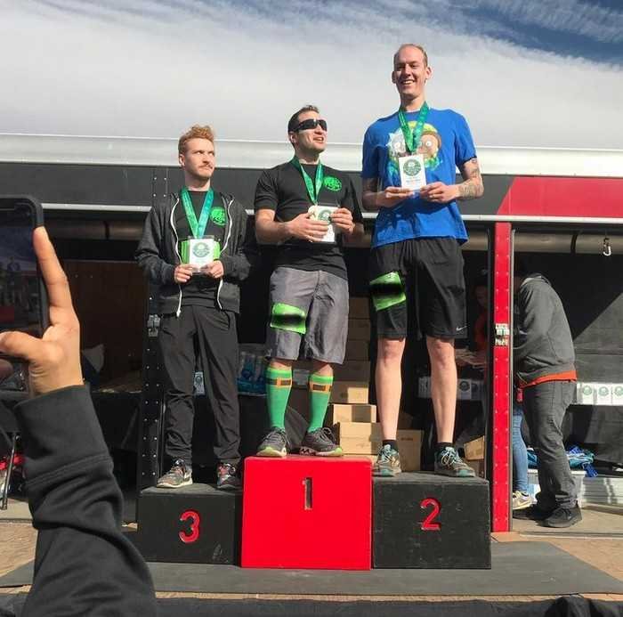 1626020171 119 19 Situacoes que fizeram pessoas muito altas se sentirem gigantes