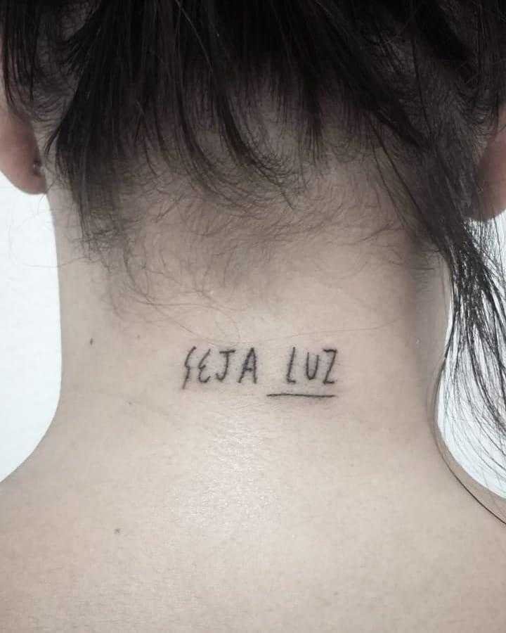 1587174779 945 Tatuagem na nuca 35 inspiracoes para voce escolher