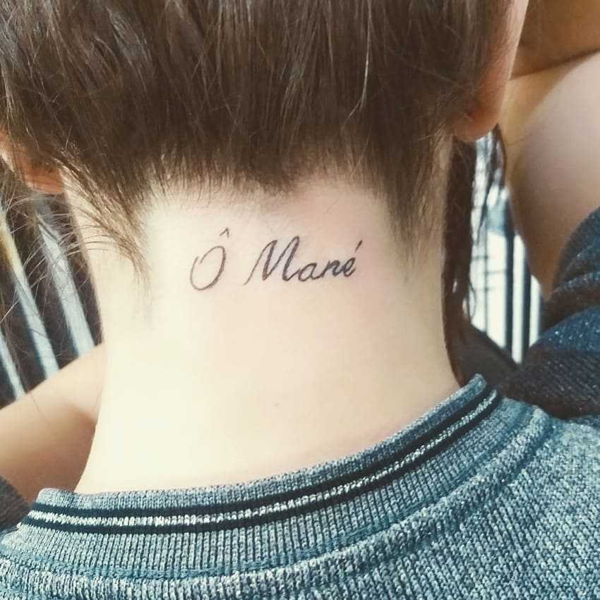 1587174782 224 Tatuagem na nuca 35 inspiracoes para voce escolher