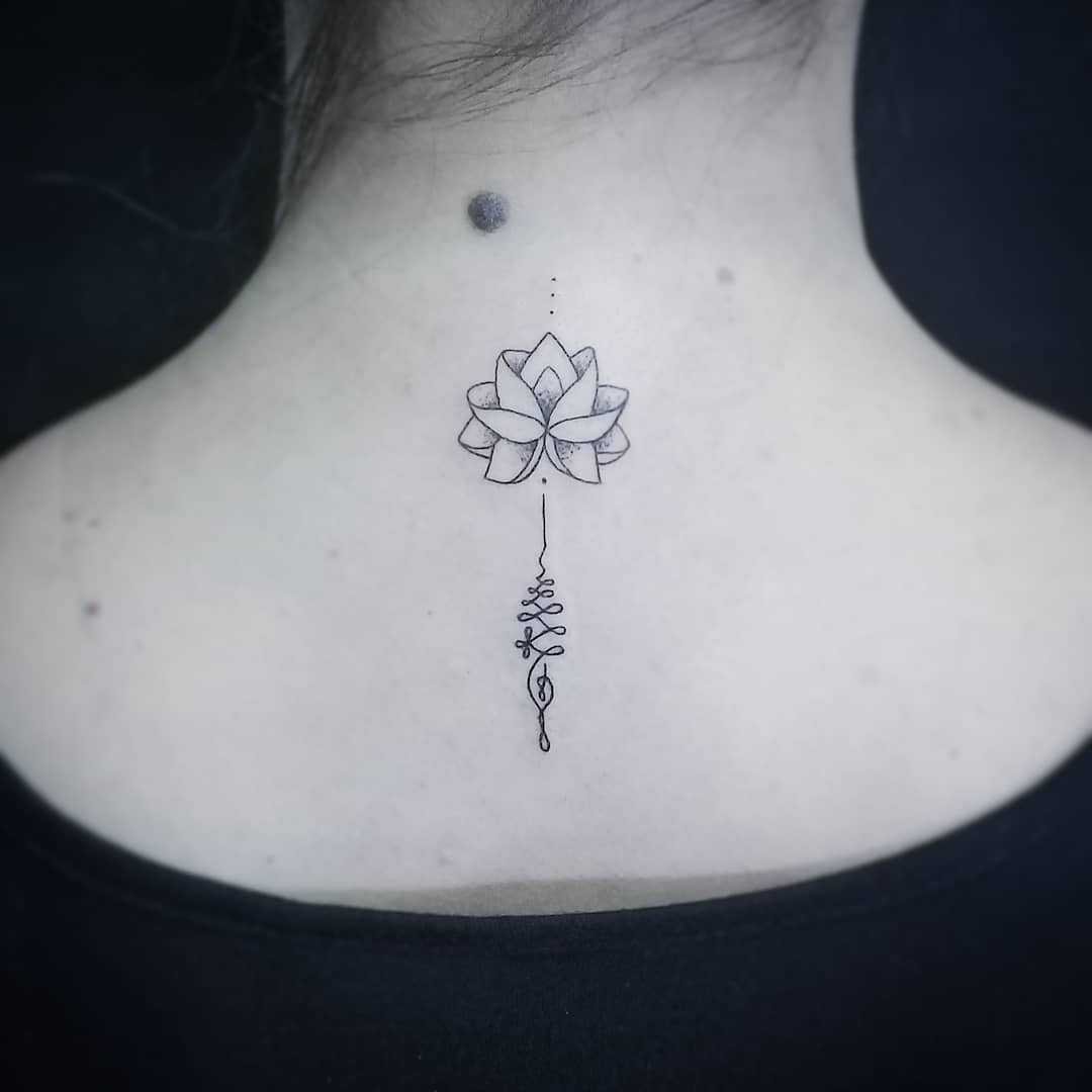 1587174787 172 Tatuagem na nuca 35 inspiracoes para voce escolher