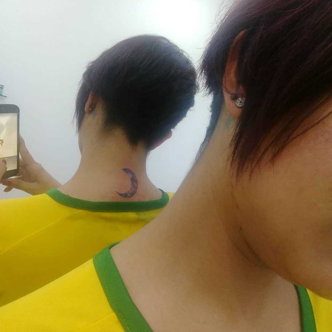 1587174790 237 Tatuagem na nuca 35 inspiracoes para voce escolher