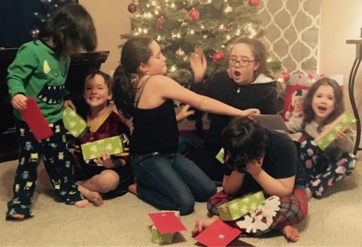 1621535833 328 23 fotos de familia que definitivamente algo bem estranho aconteceu