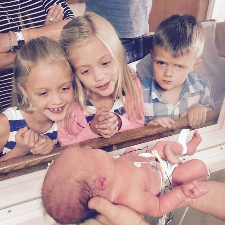 1621535835 191 23 fotos de familia que definitivamente algo bem estranho aconteceu