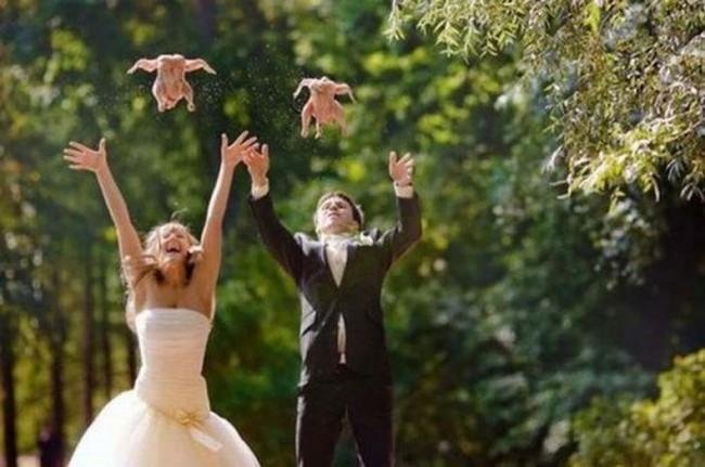 1751423913 611 15 fotos de casamento que chamaram a atencao pela esquisitice fotos-casamento-inexplicaveis-9