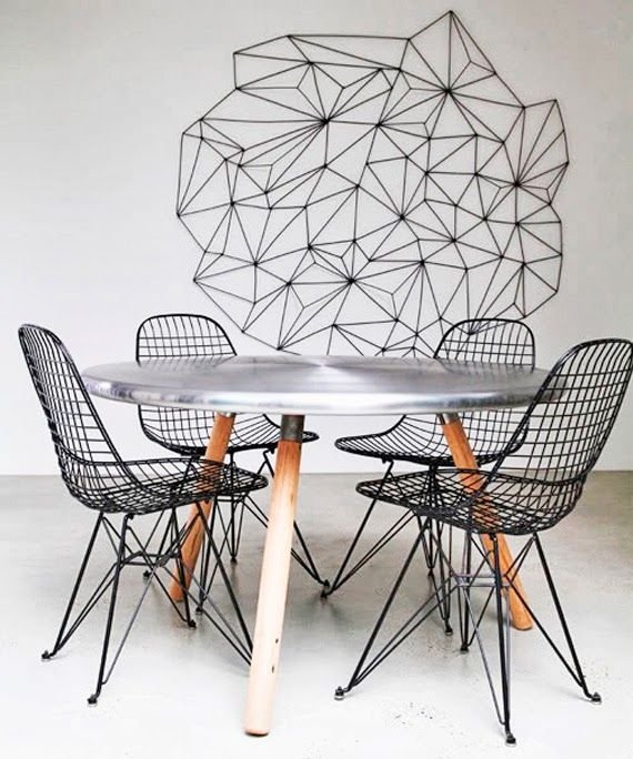 ilustração em parede com fita isolante