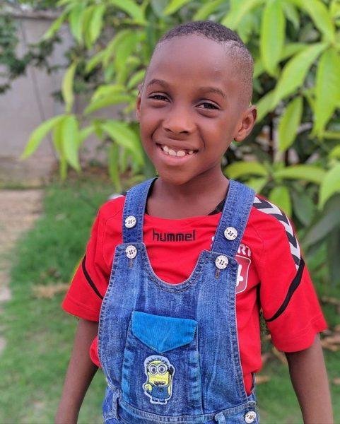 Menino resgatado desnutrido da Nigéria e adotado em 2016, hoje tem vida cheia de amor 6 Hope hoje