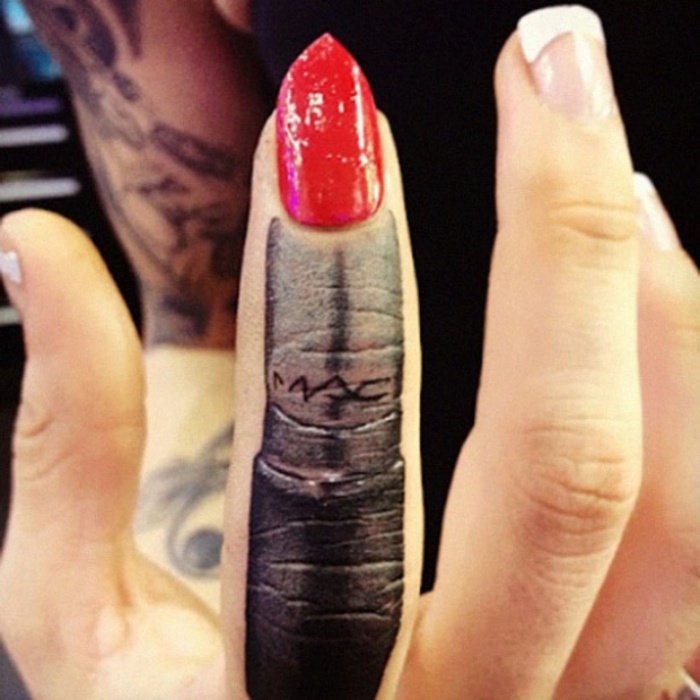 1751492151 288 24 tatuagens geniais que podem interagir com o corpo 1573933452 111 24 tatuagens geniais capazes de interagir com o corpo