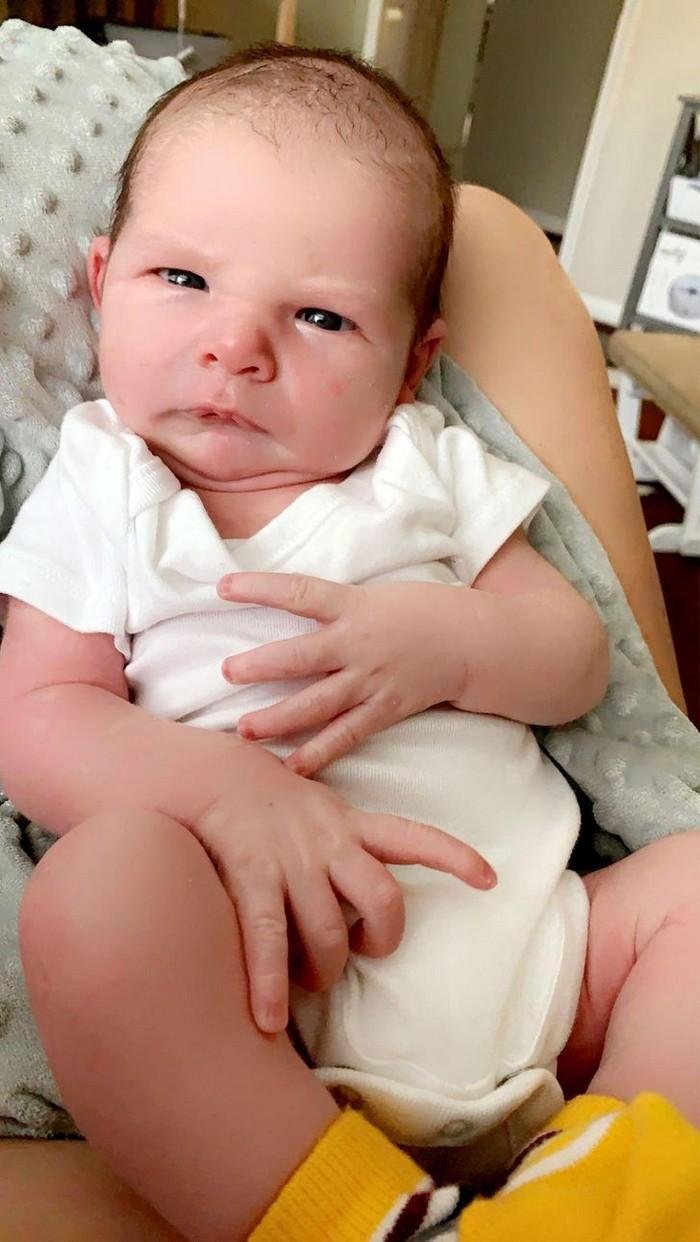 1639603880 960 20 Bebes que mal chegaram ao mundo e ja querem