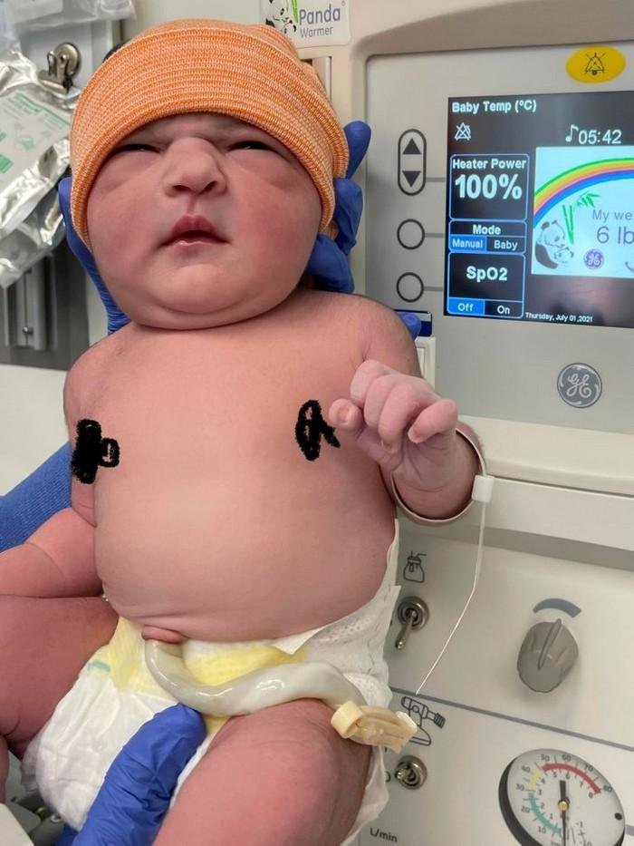 1639603884 877 20 Bebes que mal chegaram ao mundo e ja querem