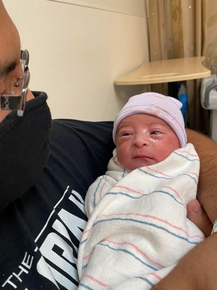 1639603887 967 20 Bebes que mal chegaram ao mundo e ja querem