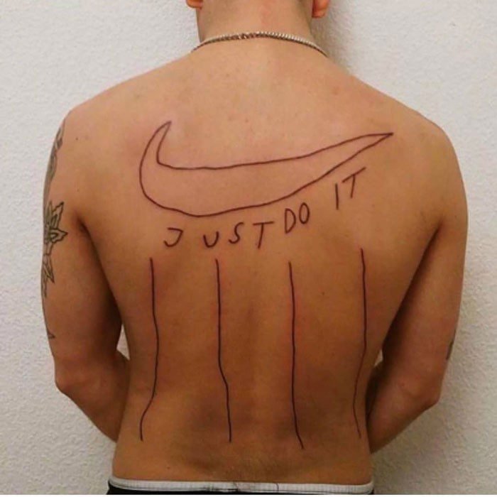 1656445692 19 21 Tatuagens que definitivamente nao foram uma boa ideia