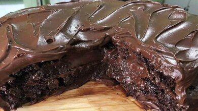 Bolo de chocolate muito molhadinho o melhor que ja provei