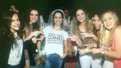 1751511796 ela foi abandonada no altar por causa da camiseta Ela foi abandonada no altar por causa da camiseta