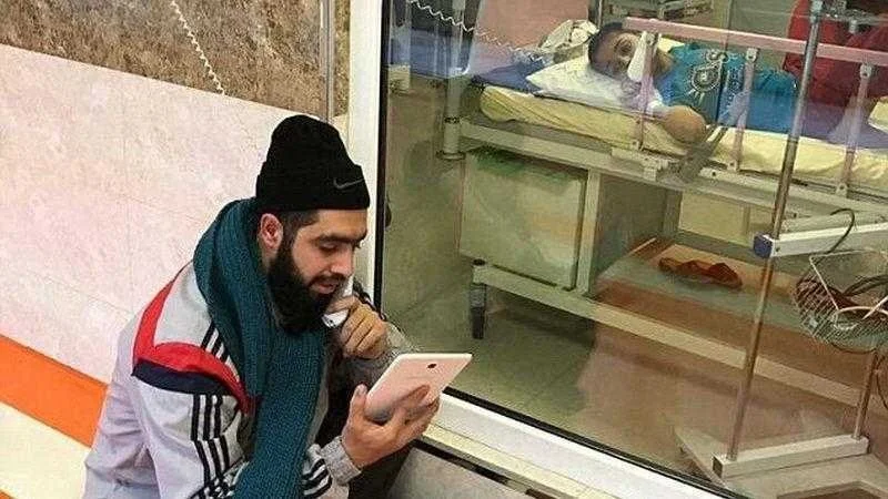 1751513355 professor visita aluno com cancer no hospital todos os dias Professor visita aluno com câncer no hospital todos os dias para ensinar o conteúdo da escola