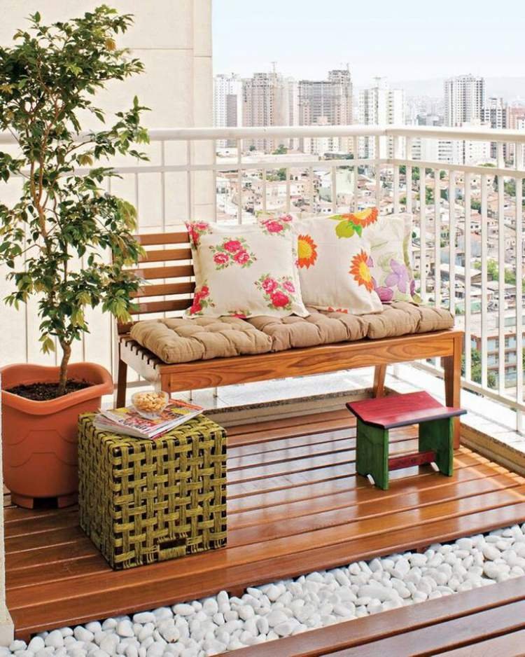 1751517025 685 12 ideias faceis para decorar a varanda ou sacada Piso de pedrinhas para decorar a varanda ou sacada