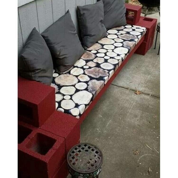1751517030 381 12 ideias faceis para decorar a varanda ou sacada Banco de concreto para decorar a varanda ou sacada