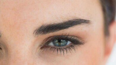 Tratamento caseiro faz sobrancelha crescer rápido e fortifica os fios