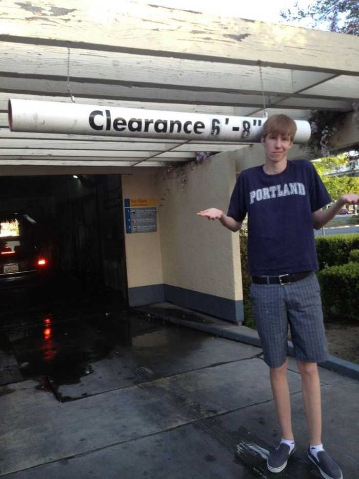 19 Situacoes que fizeram pessoas muito altas se sentirem gigantes