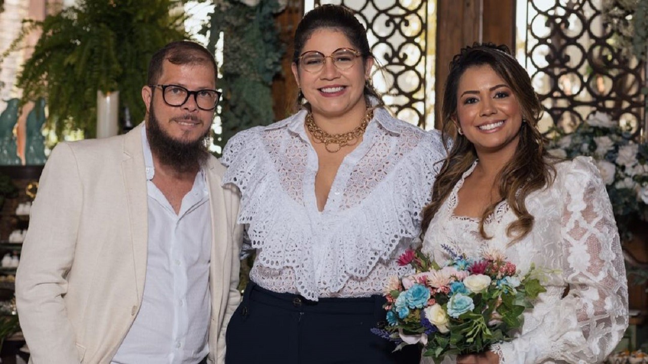 Tio de Marília Mendonça com a cantora e a esposa - Foto: Reprodução 