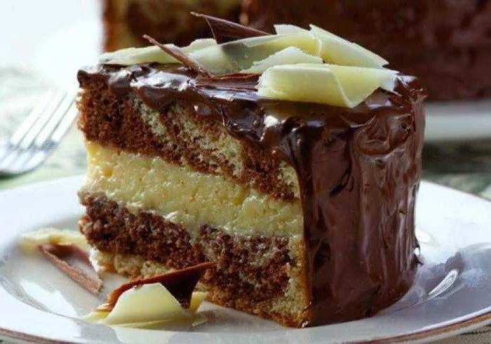bolo de chocolate recheado com beijinho Bolo de Chocolate Recheado com Beijinho