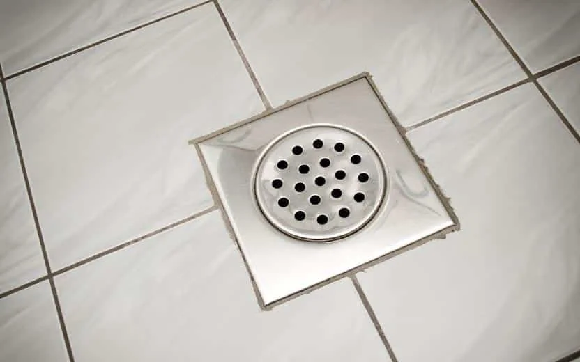 como limpar ralo de banheiro e evitar o mau cheiro Como limpar ralo de banheiro e evitar o mau cheiro