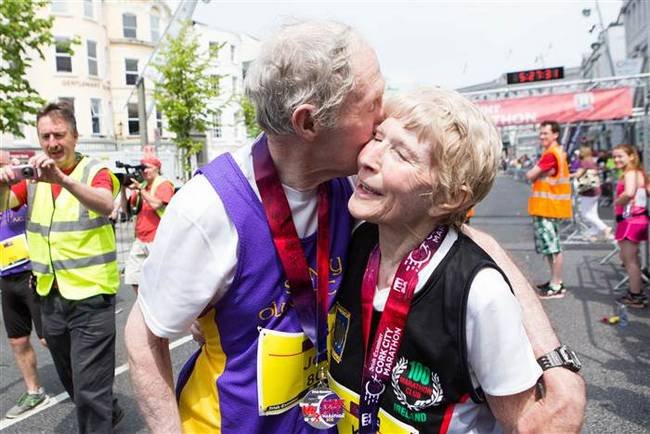 esse casal de 80 anos comemorou o aniversario de casamento Maratonistas-80-anos-7