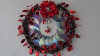 GUIRLANDA FEITA COM CDS – DECORAÇÃO NATALINA