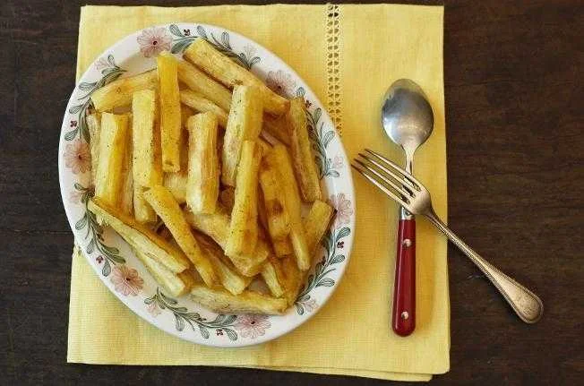 mandioca assada mais crocante que a frita Mandioca assada mais crocante que a frita