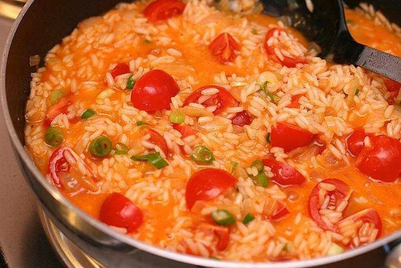 receita de arroz com tomate facil Receita de arroz com tomate fácil